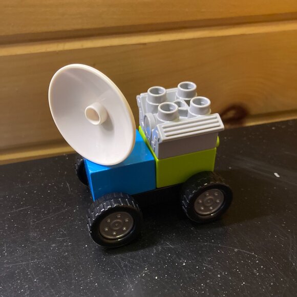 LEGO Duplo 10824 Miles’ Space Adventures – Disney Junior Set - Picture 6 of 6